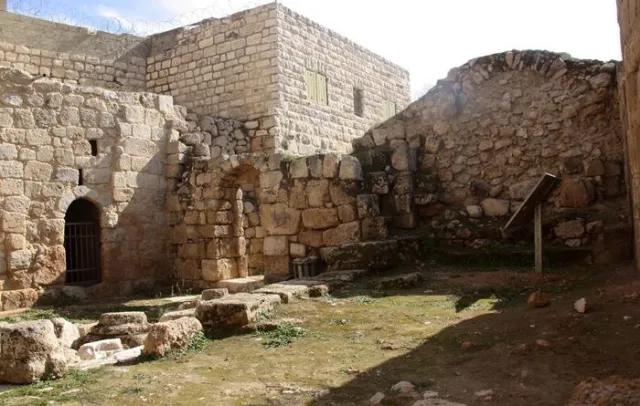 موسوعة التراث الفلسطيني | برج السموع الاثري ( بلدة السموع )